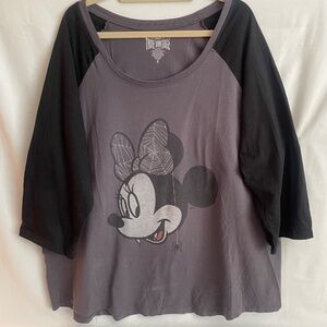 Torrid x Disney "True Vintage" Vampire Minnie Halloween 3/4 sleeve shirt Size 4x